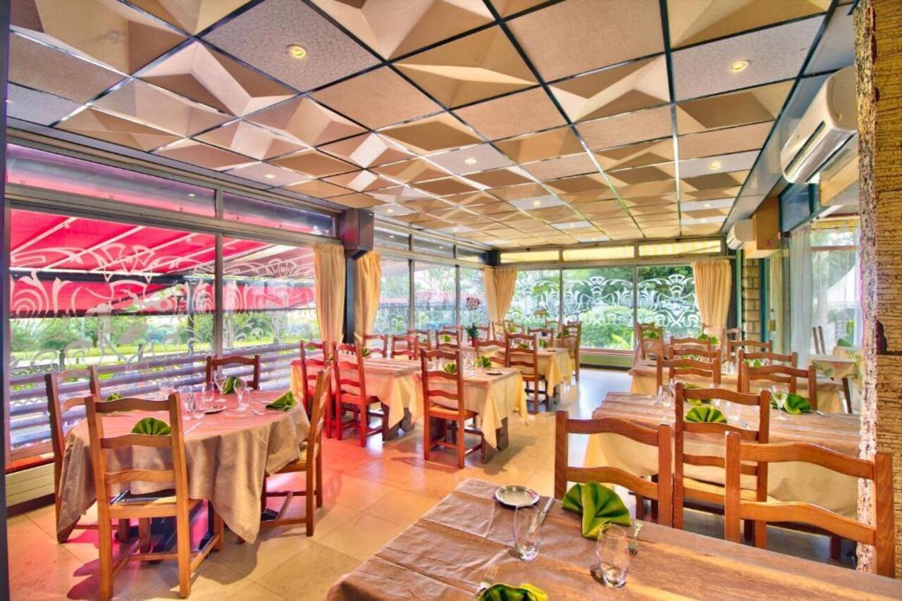 Logis Hotel Restaurant Le Chalet Du Mont Roland Sampans Exterior photo