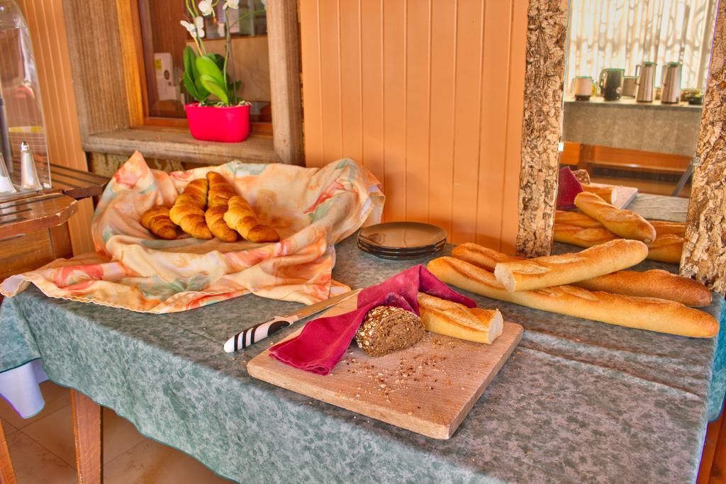 Logis Hotel Restaurant Le Chalet Du Mont Roland Sampans Exterior photo