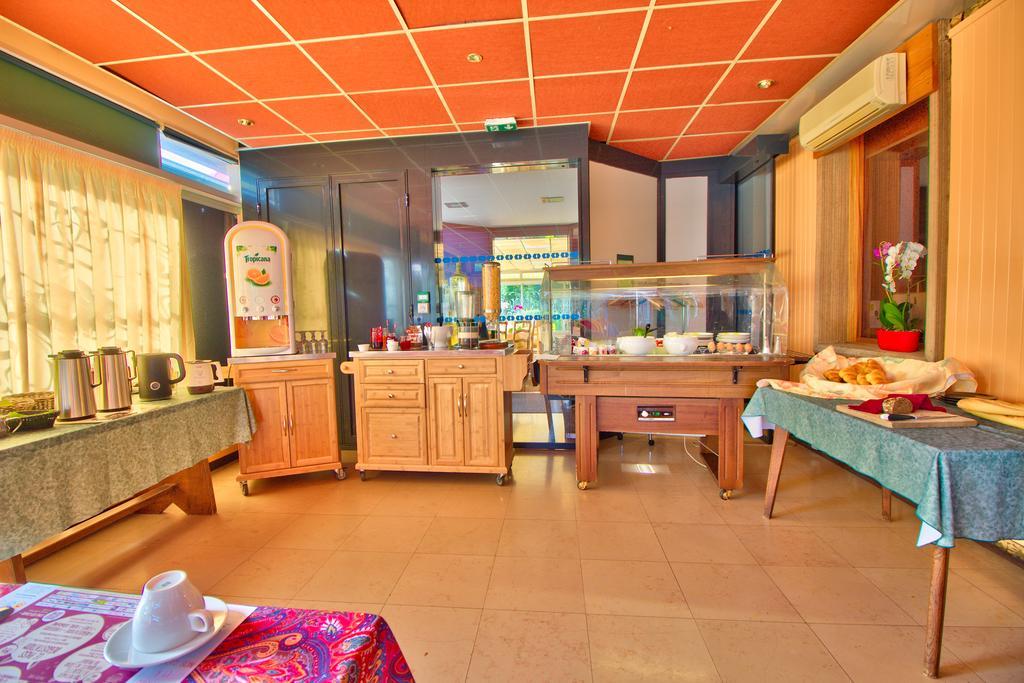 Logis Hotel Restaurant Le Chalet Du Mont Roland Sampans Exterior photo